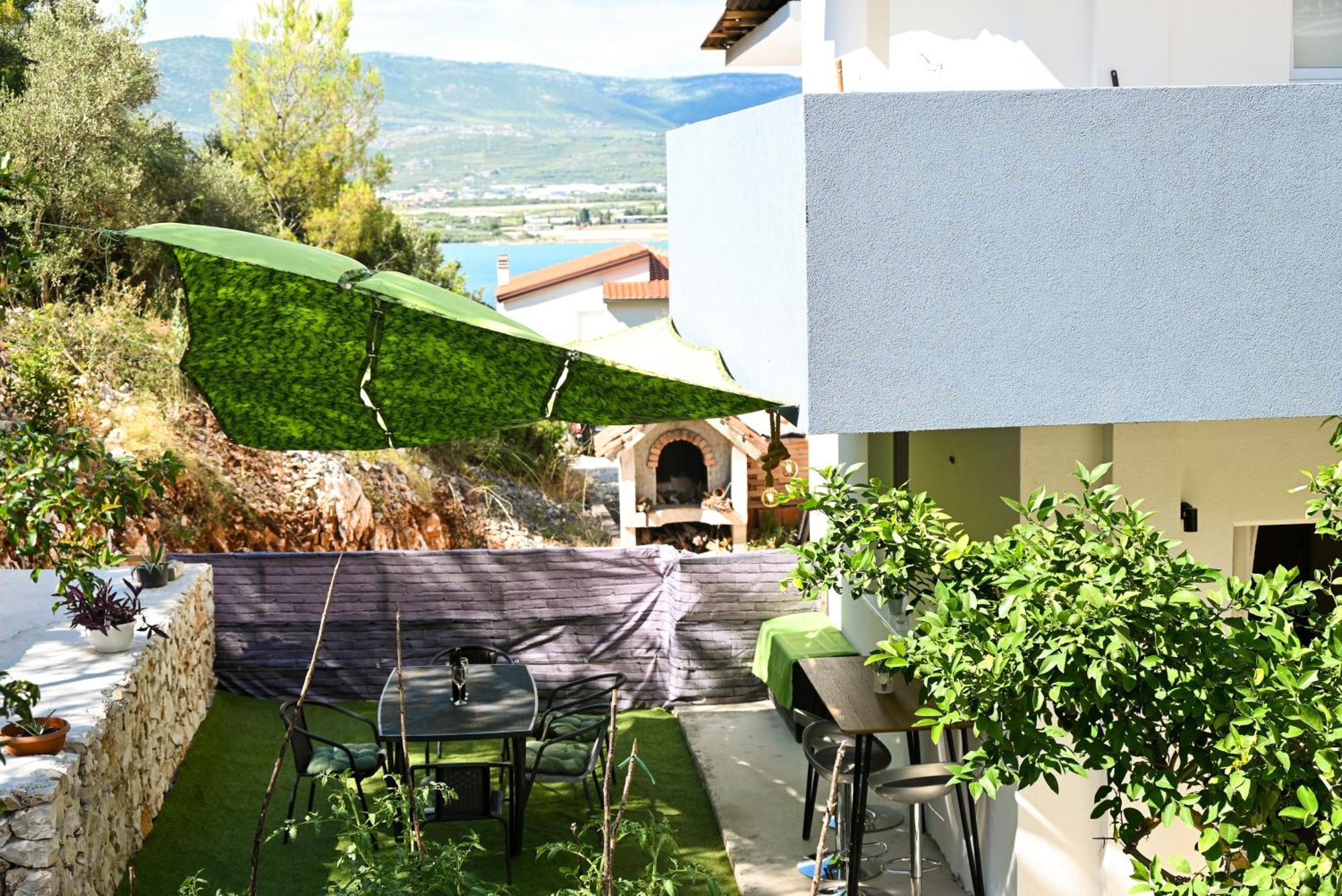 New,close To The With Domestic Olive Oil And Wine Apartmán *