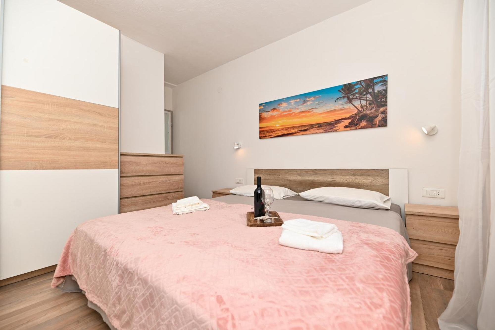 New,close To The With Domestic Olive Oil And Wine Apartmán *
