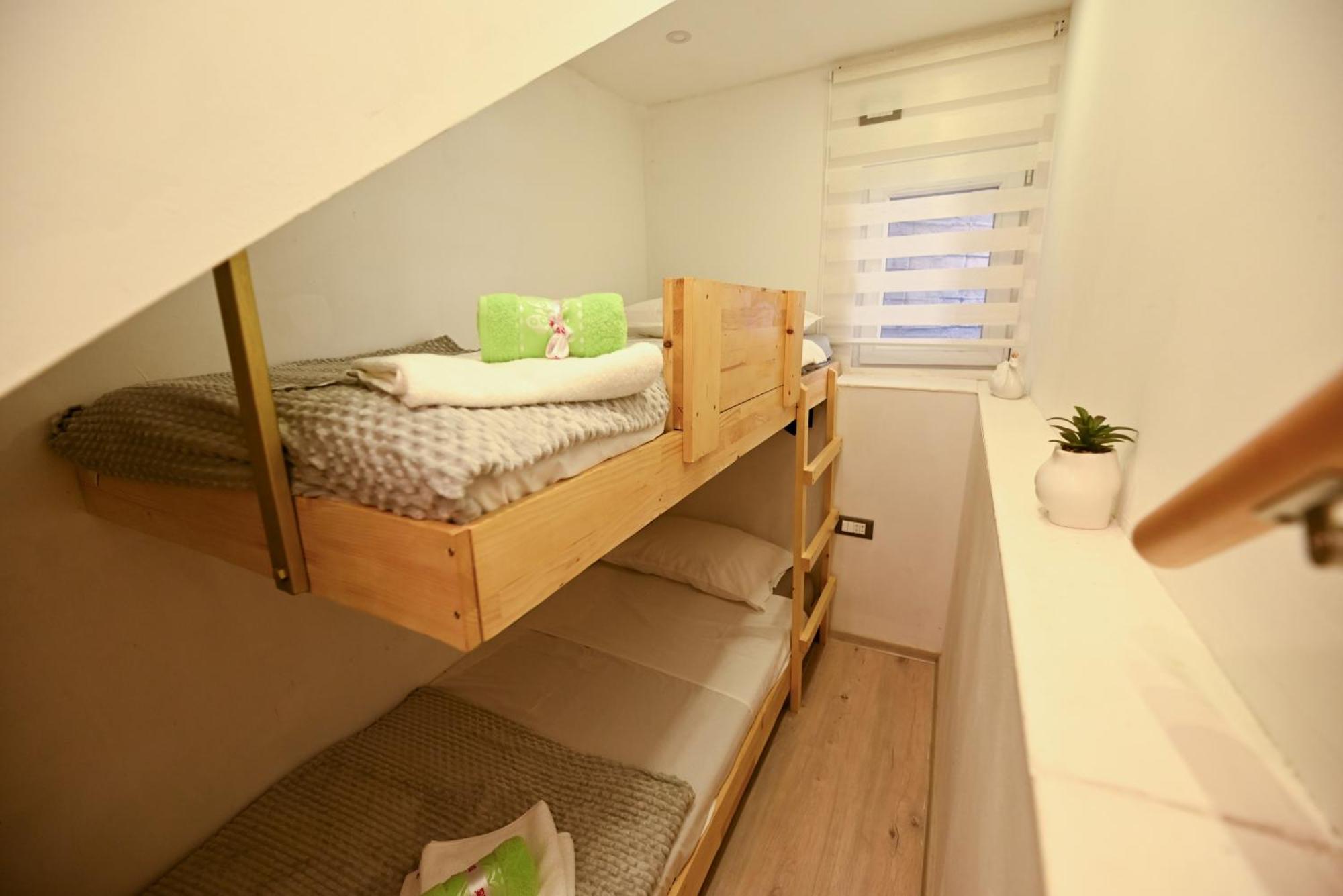 New,close To The With Domestic Olive Oil And Wine Apartmán *