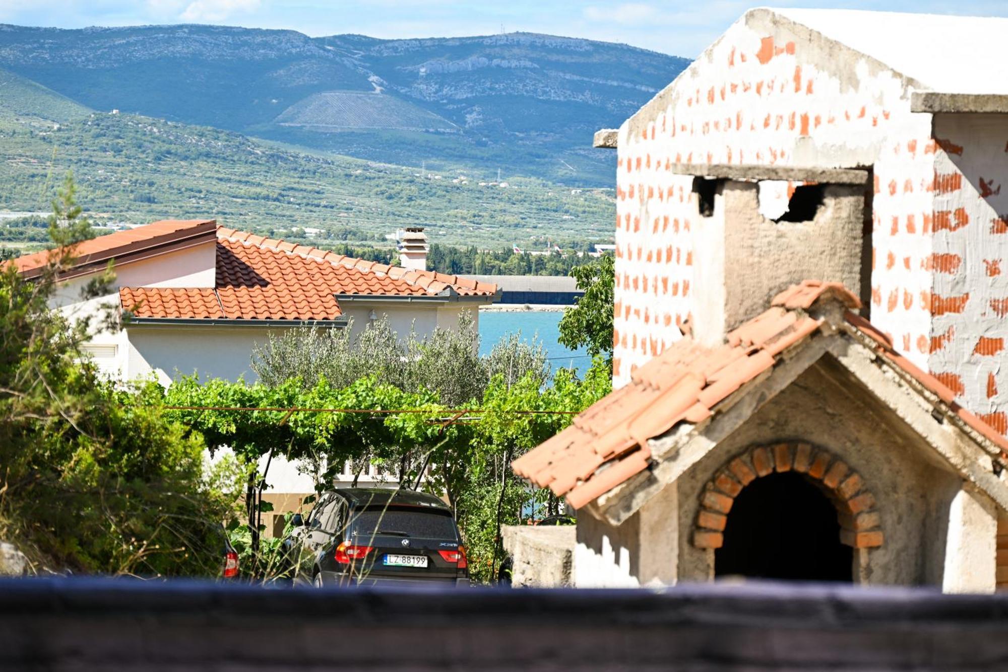 New,close To The With Domestic Olive Oil And Wine Apartmán