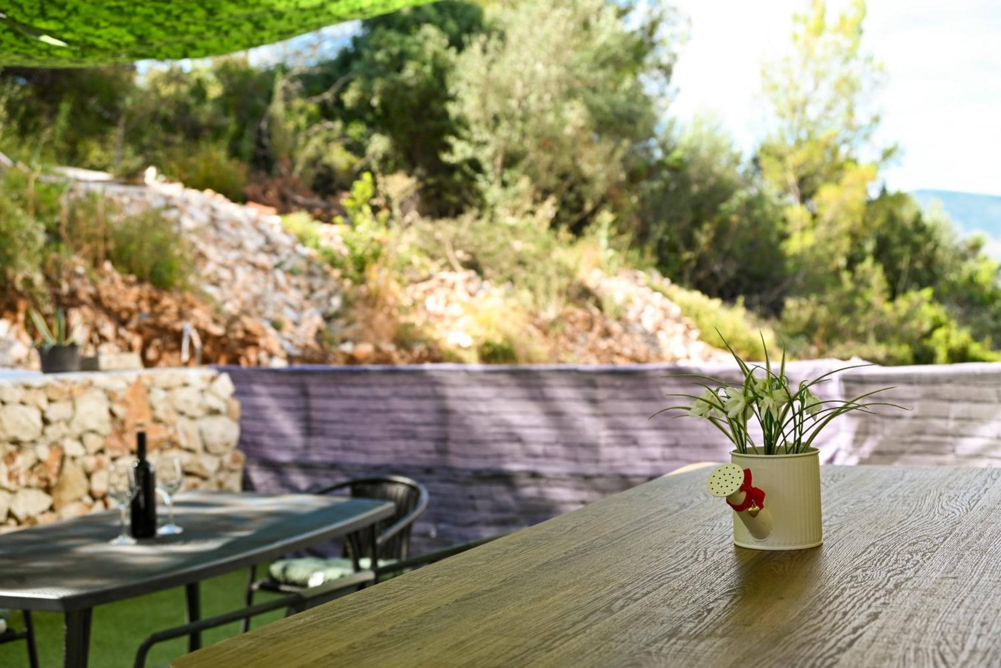 New,close To The With Domestic Olive Oil And Wine Apartmán *