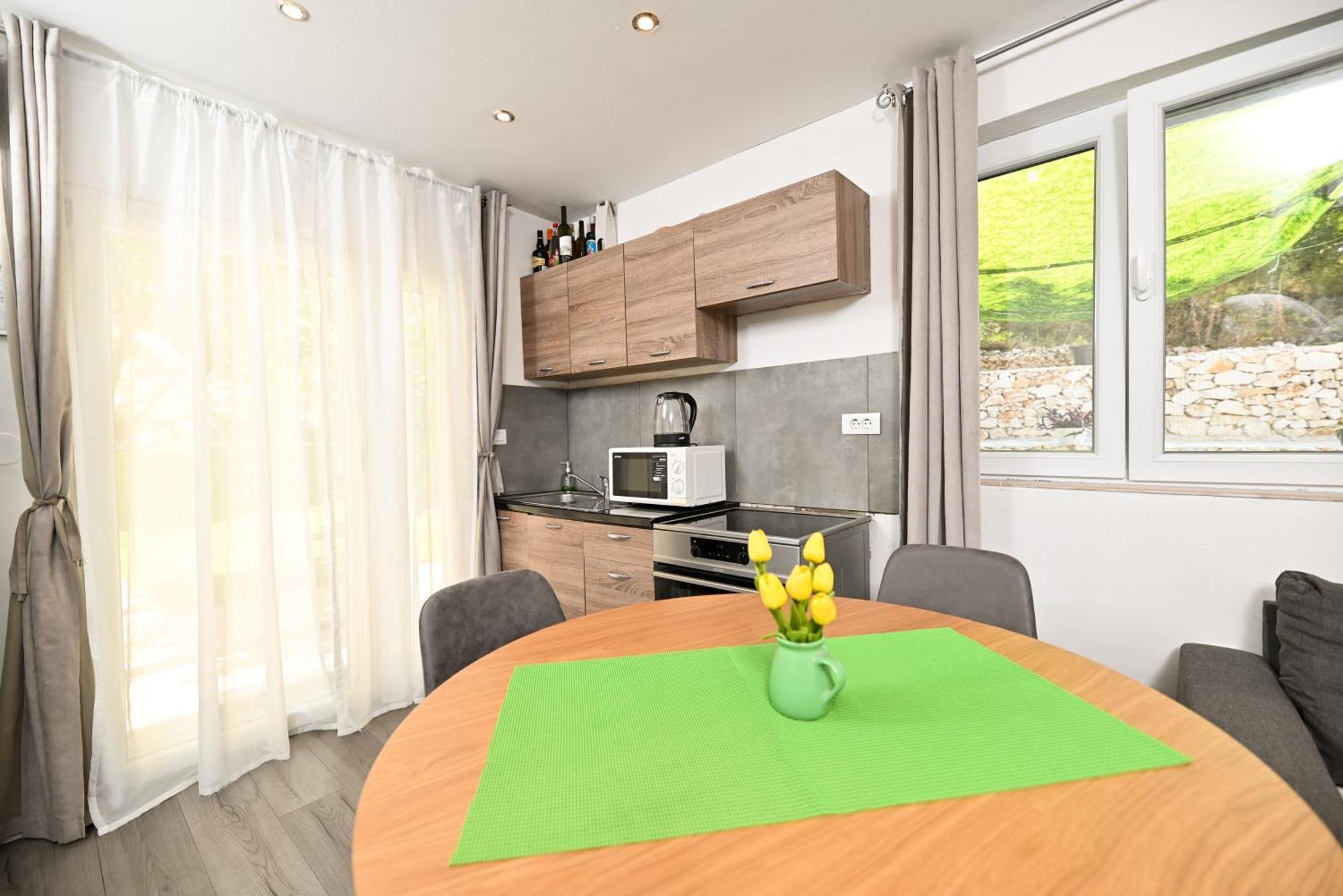 New,close To The With Domestic Olive Oil And Wine Apartmán