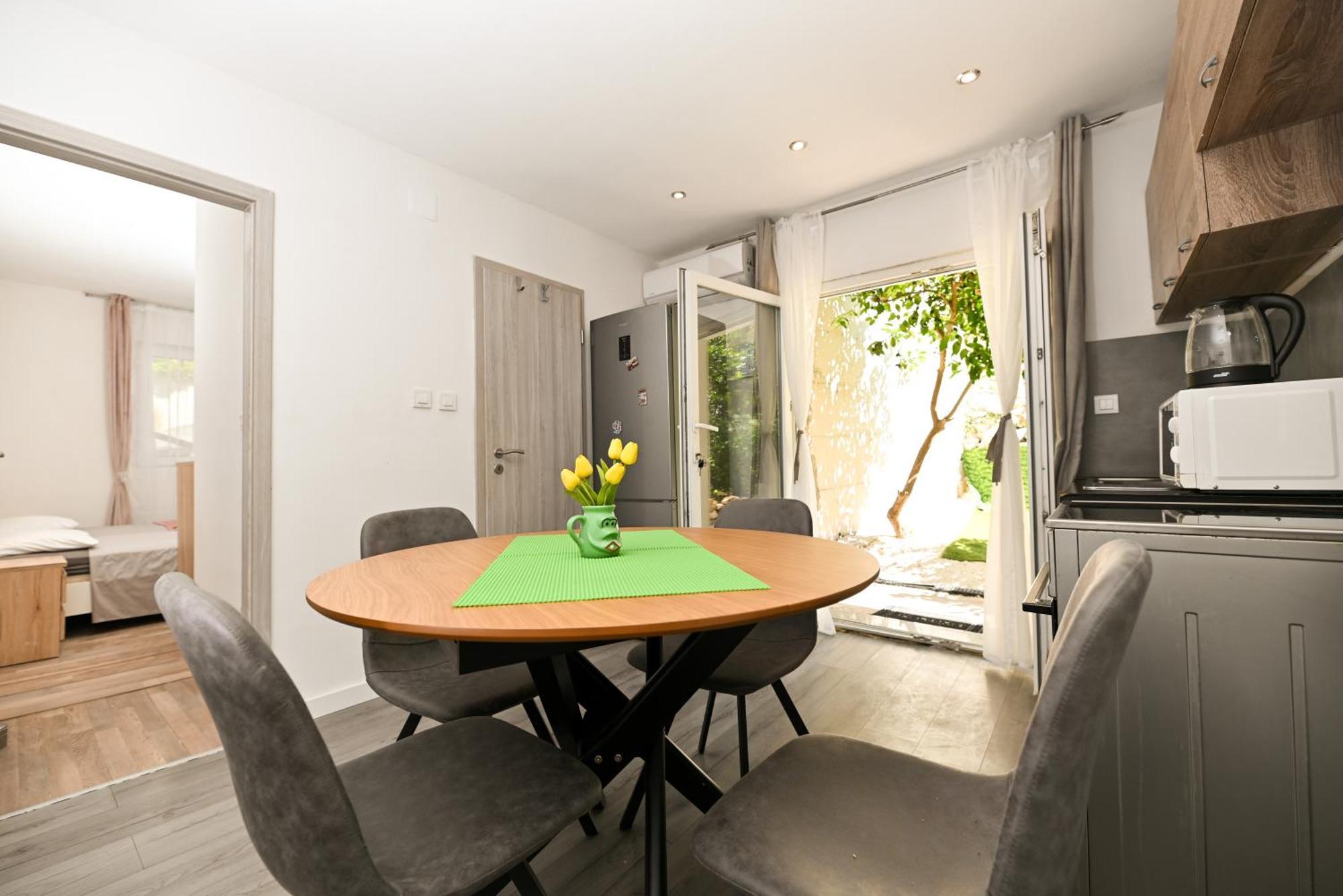 New,close To The With Domestic Olive Oil And Wine Apartment