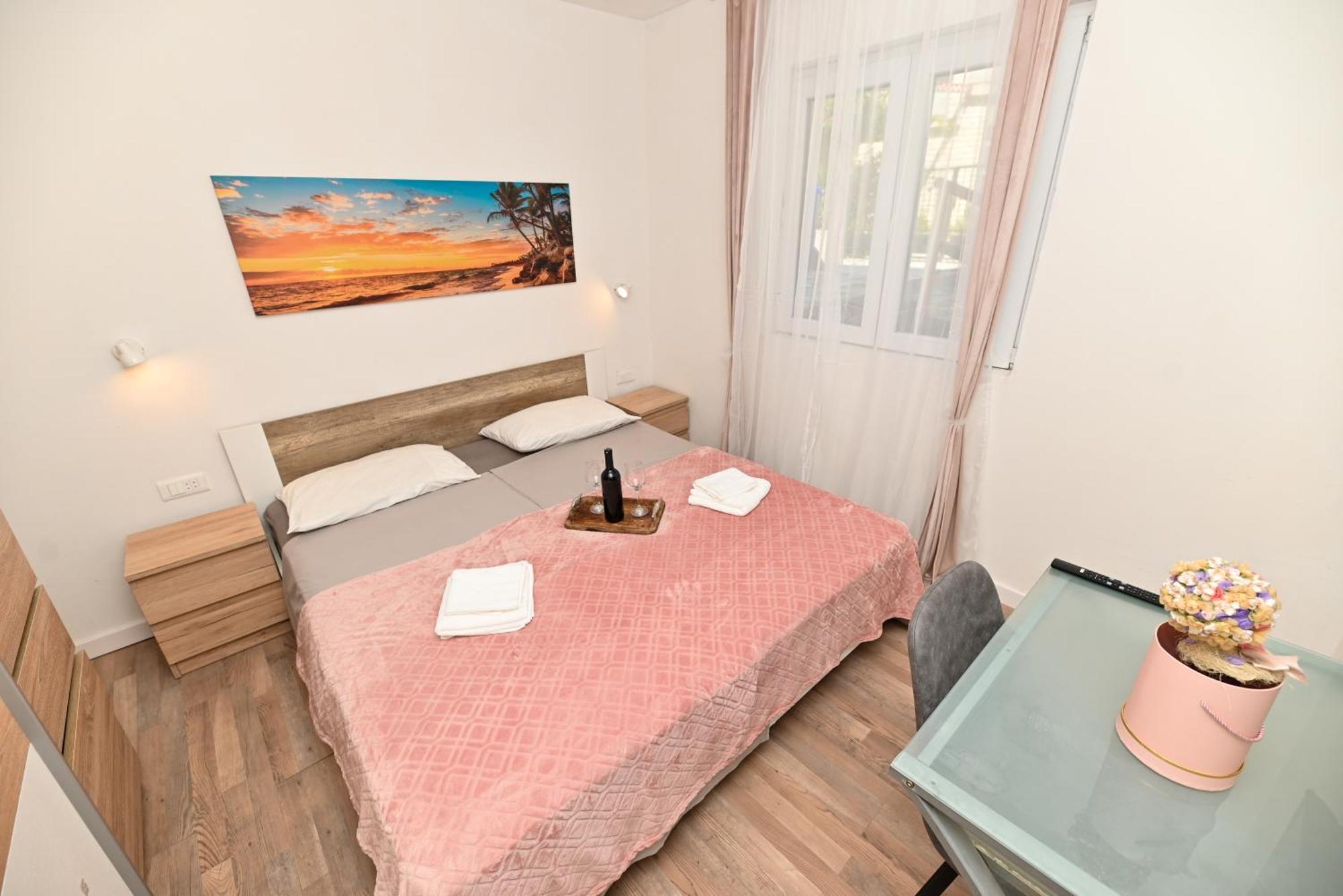 New,close To The With Domestic Olive Oil And Wine Apartment