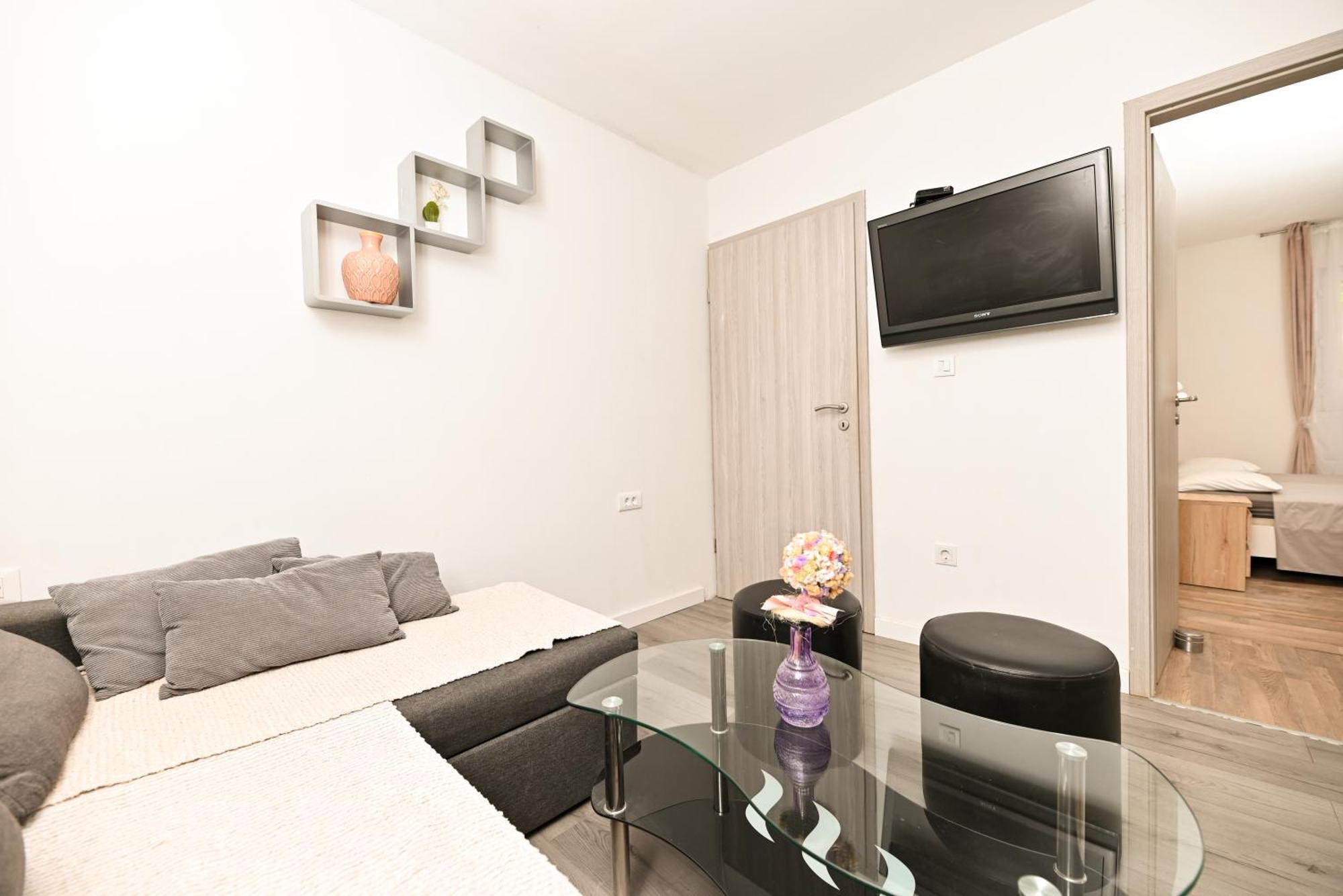 New,close To The With Domestic Olive Oil And Wine Apartmán *